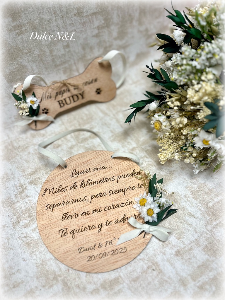 Cartel de madera con ramillete